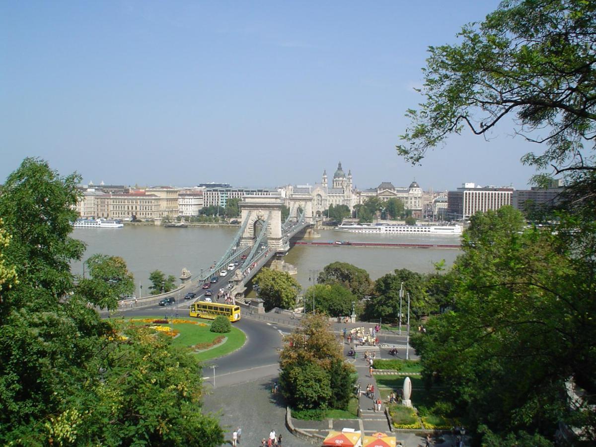 Cuki Apartment Budapest Exteriör bild