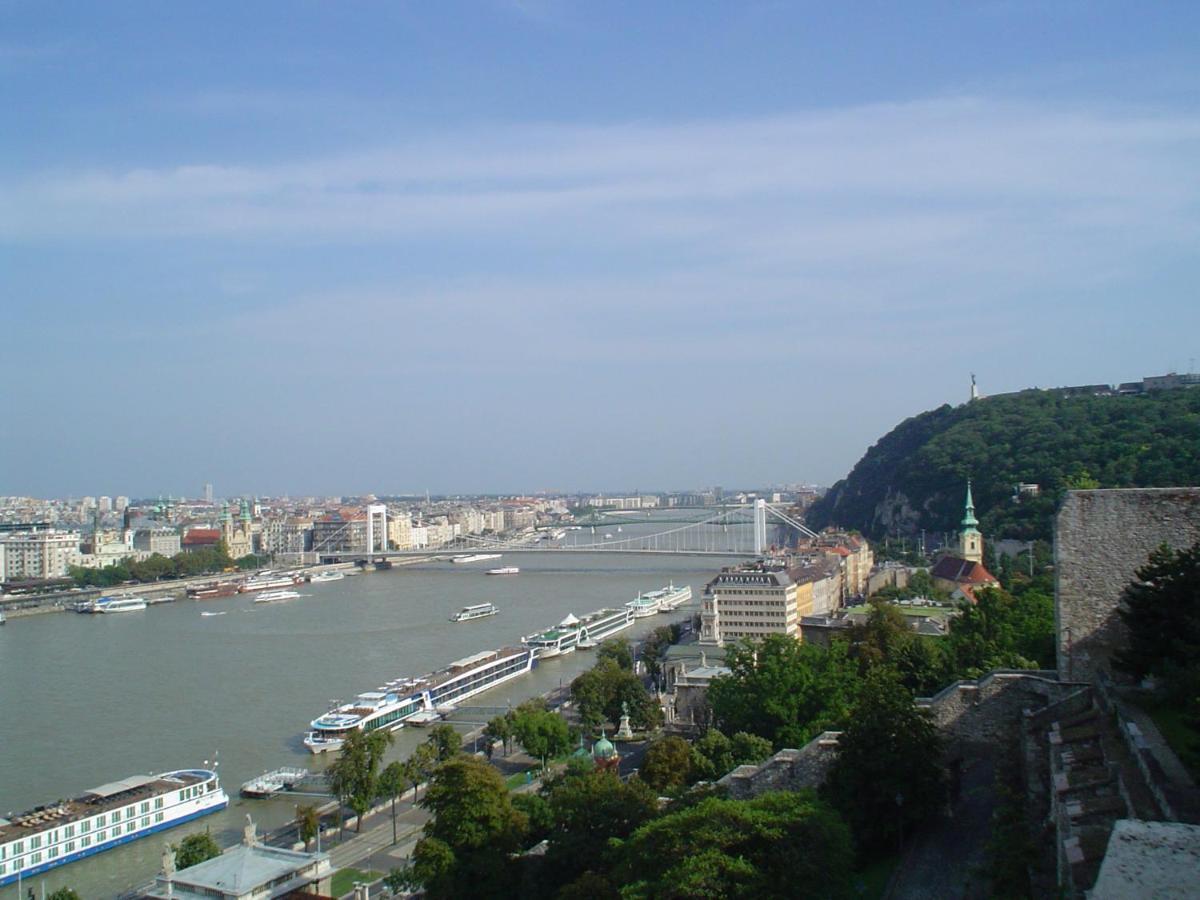 Cuki Apartment Budapest Exteriör bild